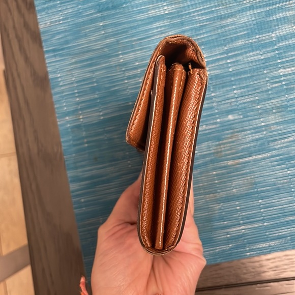 Louis Vuitton wallet in really good used condition comes with a plain non LV … - Picture 4 of 8